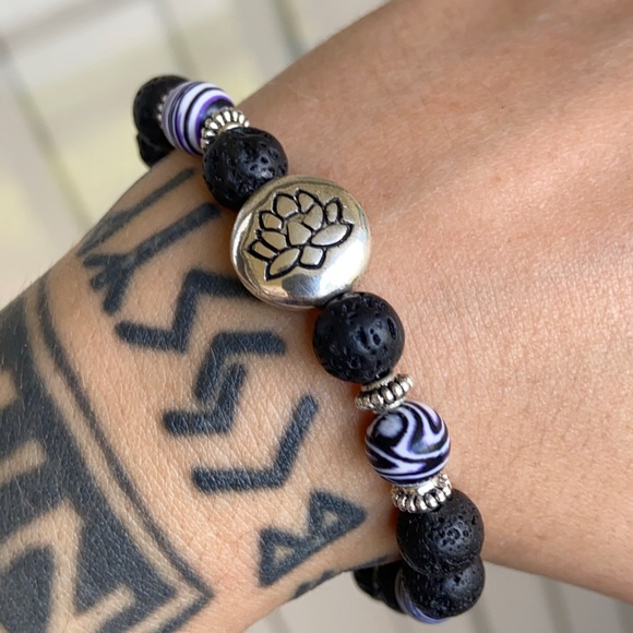 Black lava purple agate lotus flower bead bracelet - Picture 7 of 11